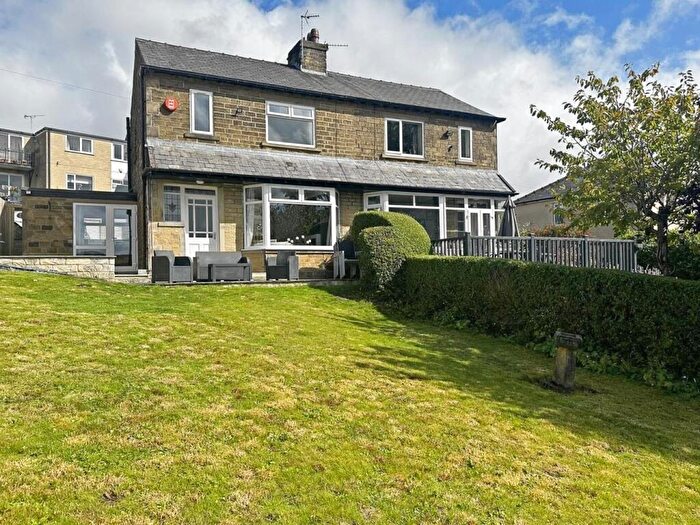 3 Bedroom Semi-Detached House For Sale In Sunnybank Crescent, Greetland, HX4