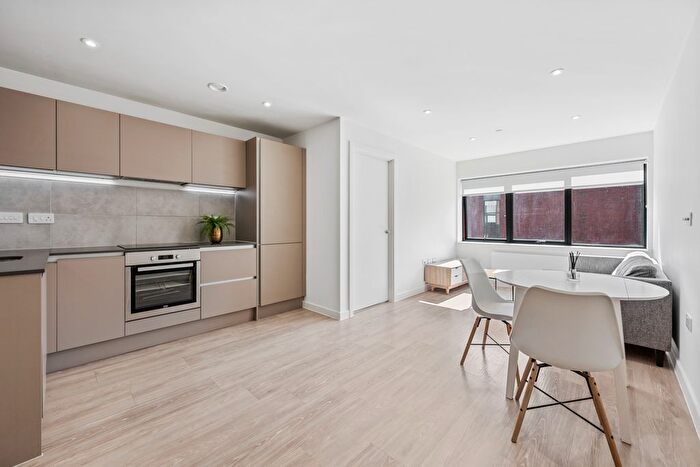 1 Bedroom Flat To Rent In Southernhay Gardens, Exeter, EX1