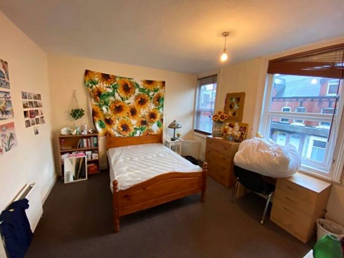 4 Bedroom Semi Detached House To Rent In Hessle View, Leeds, LS6