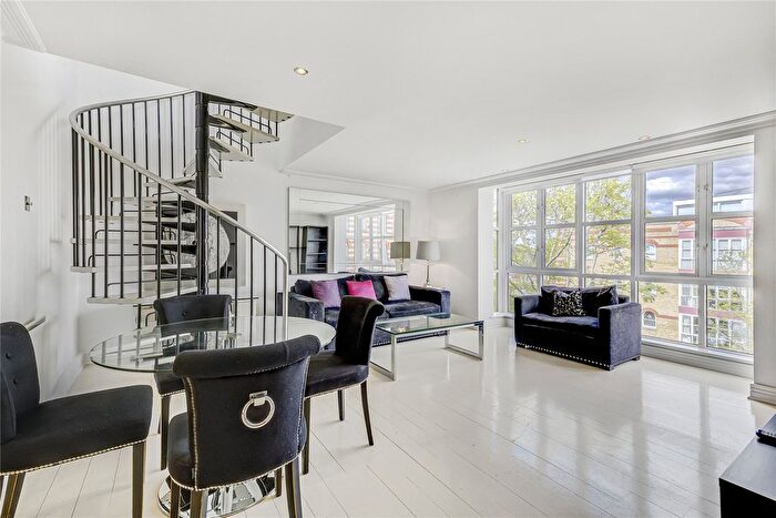 2 Bedroom Flat To Rent In Oriel Drive, London, SW13