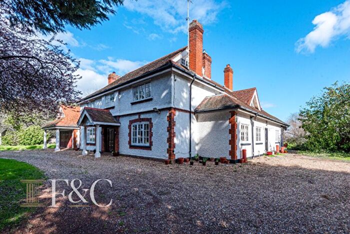 6 Bedroom Detached House For Sale In Tylers Road, Roydon, Essex, CM19