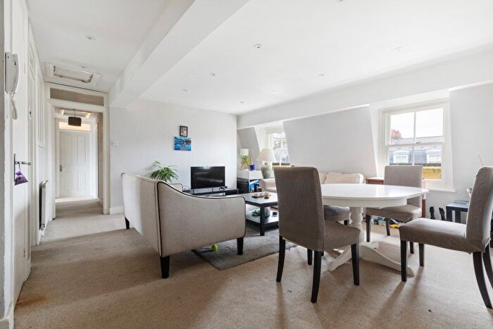 4 Bedroom Flat To Rent In Grosvenor Terrace, London, SE5