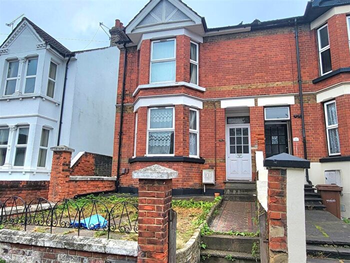 2 Bedroom Flat To Rent In Gillingham Road, Gillingham, ME7
