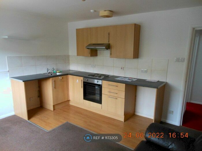 1 Bedroom Flat To Rent In Broomhill Court, Chesterfield, S41