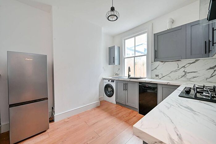 2 Bedroom Terraced House To Rent In Mill Hill Road, Acton, London, W3