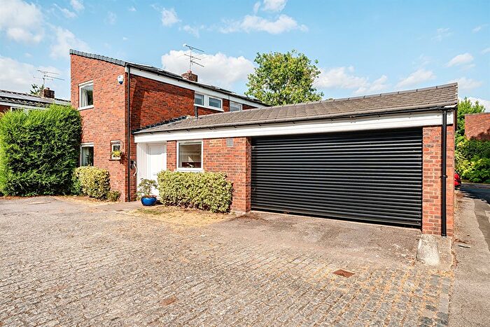4 Bedroom Detached House For Sale In Turpins Green, Maidenhead, SL6