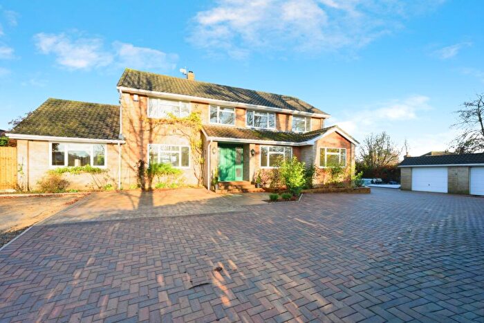 5 Bedroom Detached House For Sale In Kennel Close, Fetcham, Leatherhead, Surrey, KT22