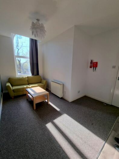 2 Bedroom Flat To Rent In Wilmslow Road, M20