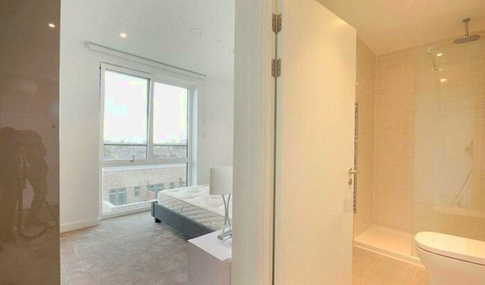 2 Bedroom Flat To Rent In Heygate Street, Elephant And Castle, SE17