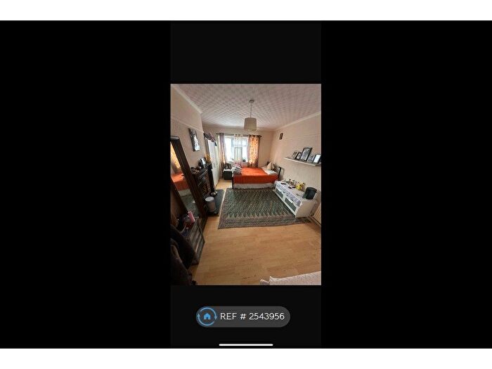 4 Bedroom Semi-Detached House To Rent In Feltham, Feltham, TW14