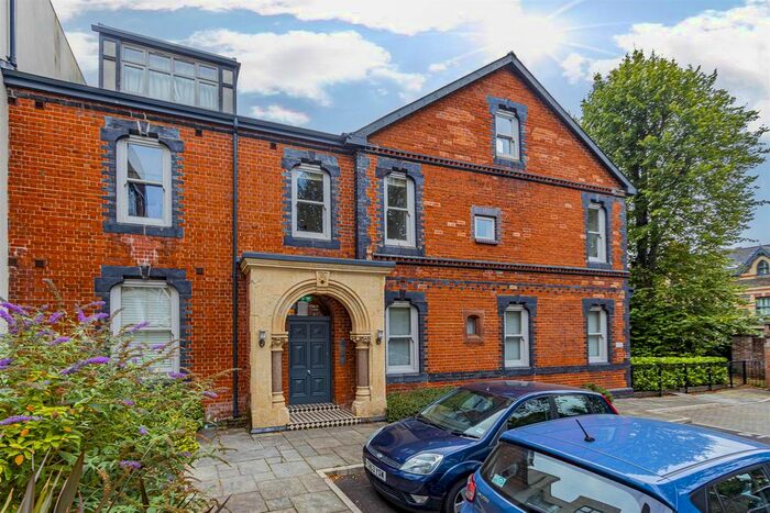 3 Bedroom Flat For Sale In The Lindens, Romilly Crescent, Pontcanna, Cardiff, CF11
