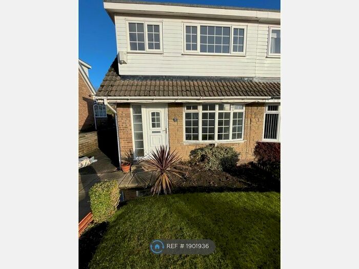 3 Bedroom Semi-Detached House To Rent In Cloverdale, Halifax, HX3
