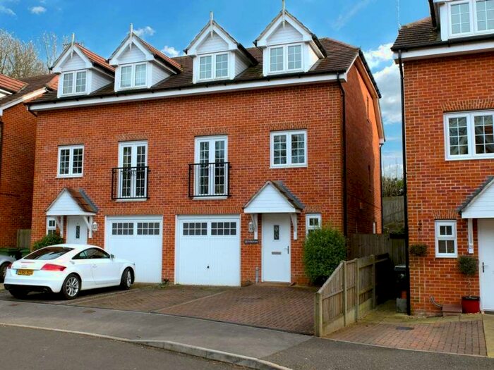 4 Bedroom Town House To Rent In Kings View, Alton, GU34