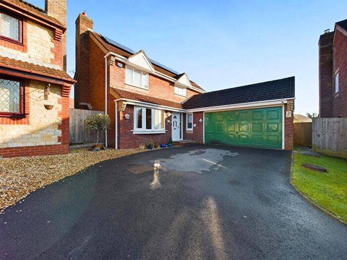 4 Bedroom Detached House For Sale In Wintergreen, Calne, SN11