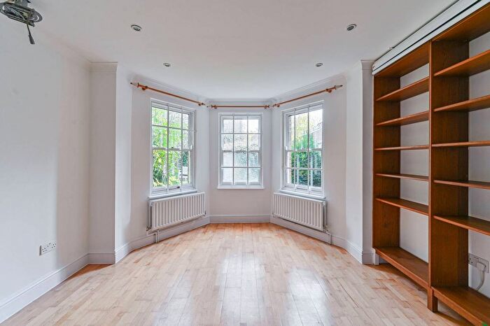 2 Bedroom Flat For Sale In Blackheath Hill, Greenwich, London, SE10
