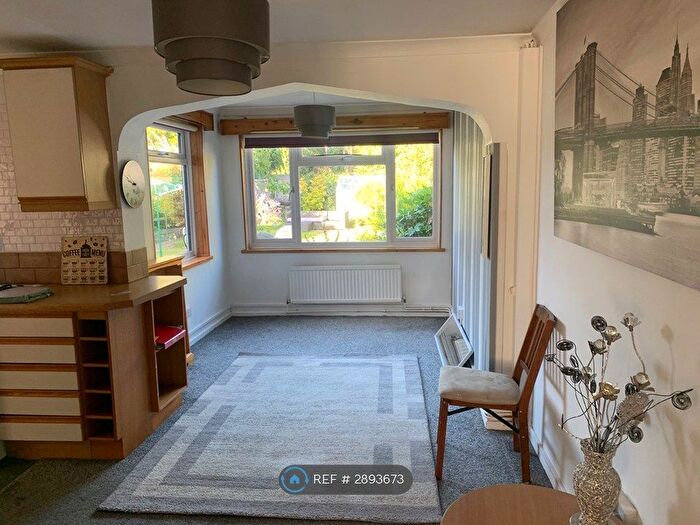 3 Bedroom Semi-Detached House To Rent In Flinders Close, Herts, AL1