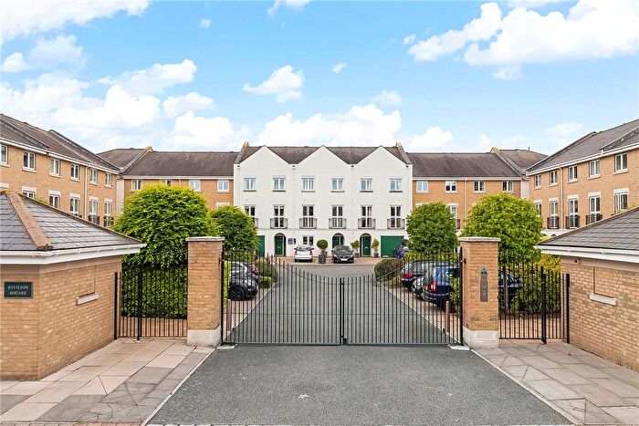 2 Bedroom Flat For Sale In Pavilion Square, London, SW17