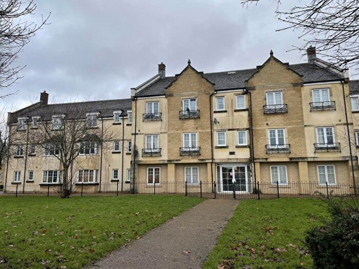 2 Bedroom Flat To Rent In Woodley House, Woodley Green, OX28
