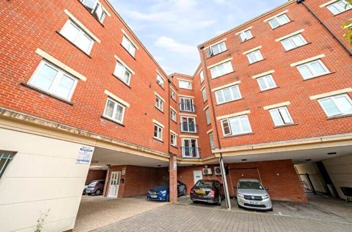 1 Bedroom Flat For Sale In Goldsworth Road, Woking, Surrey, GU21
