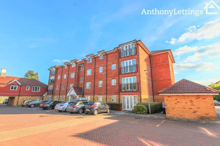 2 Bedroom Flat To Rent In Yukon Road, Canada Fields, Broxbourne, EN10