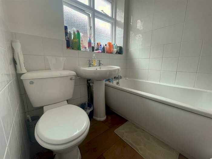 2 Bedroom Maisonette To Rent In Sandhurst Road, Edmonton, N9