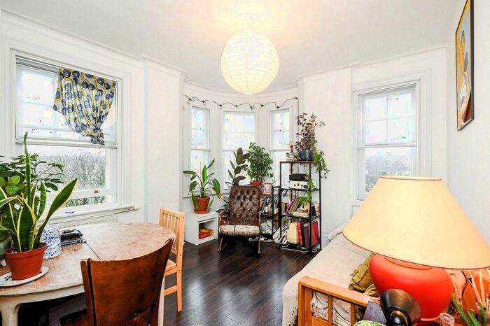 3 Bedroom Flat To Rent In / Holloway Road, Holloway, London, N7