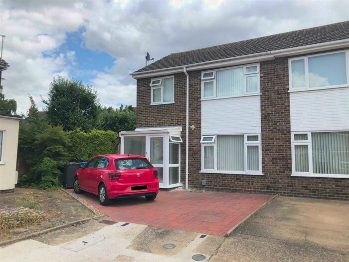 3 Bedroom Semi-Detached House To Rent In Beatrice Close, Ipswich, IP3