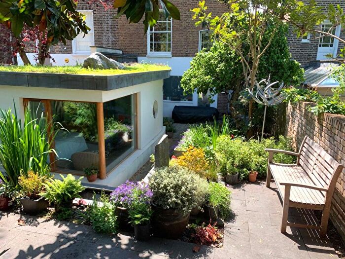 5 Bedroom Semi-Detached House For Sale In Rochester Square, Camden, NW1 - Photo 12