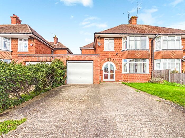 4 Bedroom Semi Detached House For Sale In Broughton Avenue, Broughton, Aylesbury, HP20