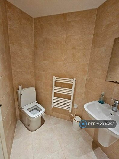 1 Bedroom Flat To Rent In Grove House, Manchester, M16