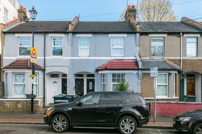 2 Bedroom Maisonette For Sale In Church Road, Croydon, CR0