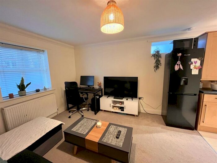 1 Bedroom Flat To Rent In Roumelia Lane, Boscombe, BH5