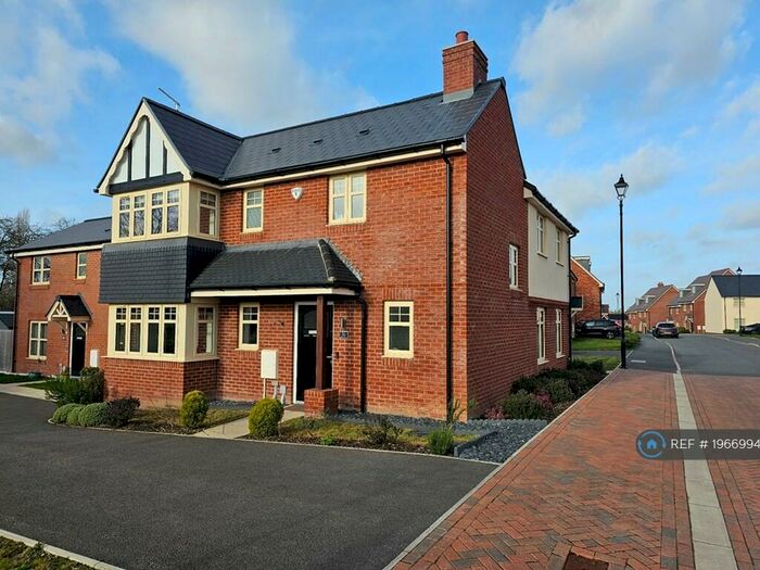 3 Bedroom Detached House To Rent In Osprey Drive, St. Albans, AL4