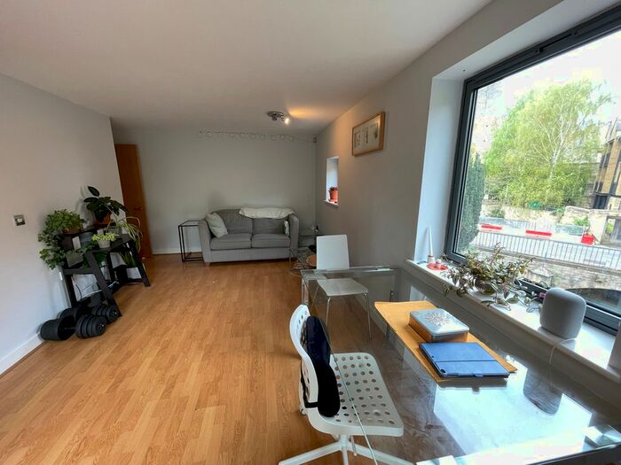 2 Bedroom Flat To Rent In Woodins Way, Oxford, OX1