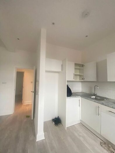 3 Bedroom Flat To Rent In Craven Park, London, NW10