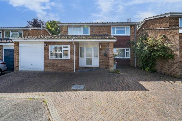 4 Bedroom Semi-Detached House To Rent In Tuffnells Way, Harpenden, AL5