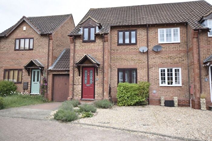 3 Bedroom Semi-Detached House To Rent In Redhuish Close, Furzton, MK4