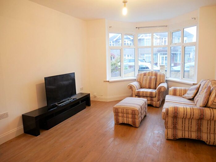 4 Bedroom Flat To Rent In Jersey Road, Isleworth, TW7