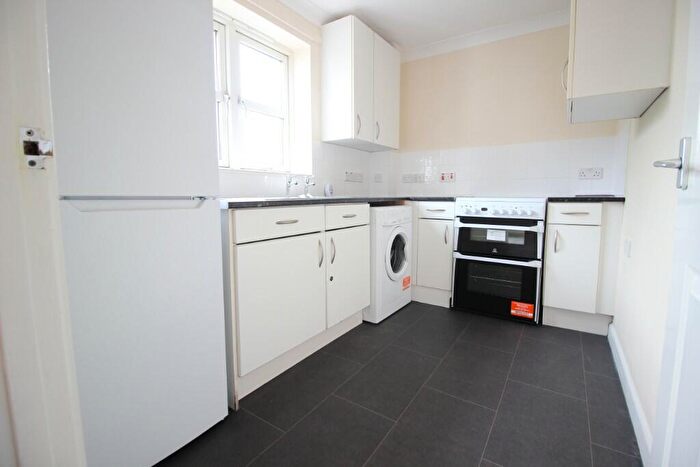 2 Bedroom Flat To Rent In Roys Close, SP11