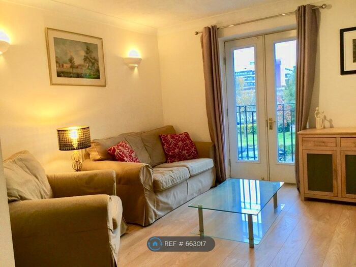 2 Bedroom Flat To Rent In Jemmett Close, Kingston Upon Thames, KT2
