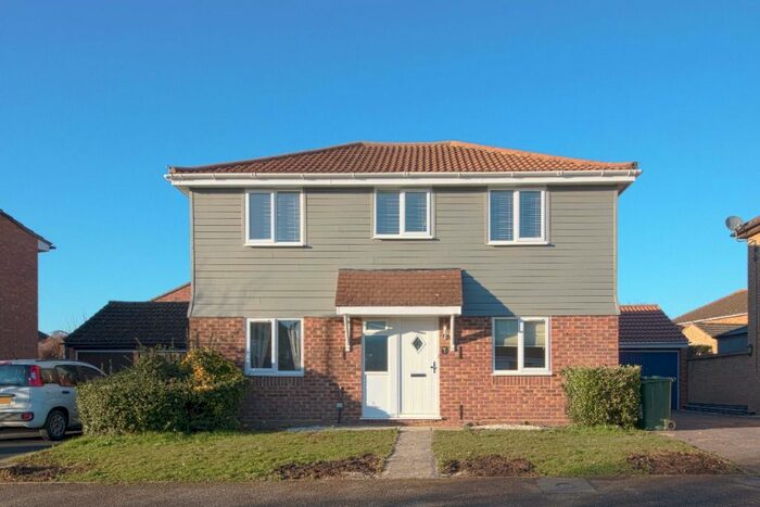 4 Bedroom Detached House To Rent In Bedford Close, Maidenhead SL6