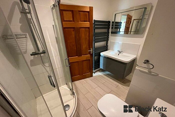 4 Bedroom Flat To Rent In Charleston Street, Elephant And Castle, SE17