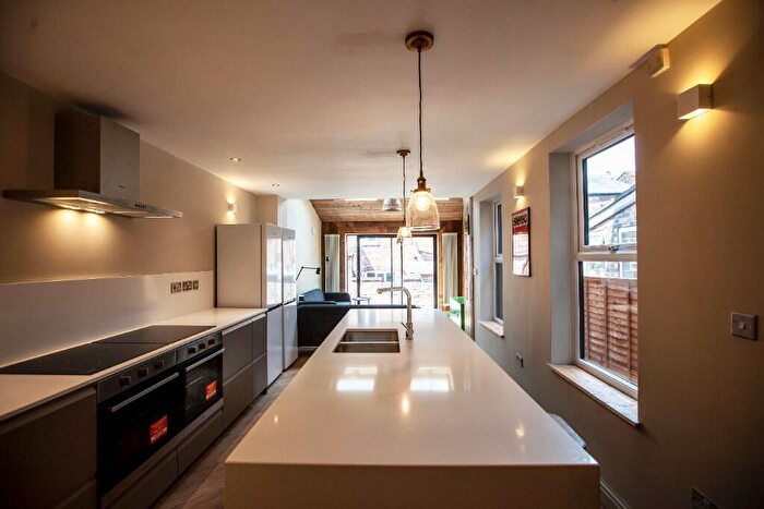 10 Bedroom Terraced House To Rent In Talbot Road, Manchester, Greater Manchester, M14