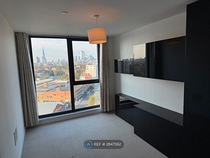 3 Bedroom Flat To Rent In Rotherhithe New Road, London, SE16