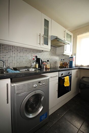 1 Bedroom Flat To Rent In Green Acres, Croydon, CR0