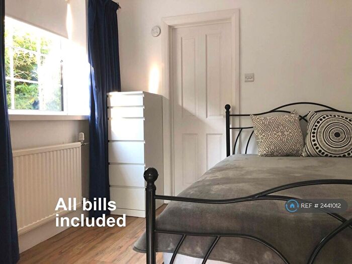 1 Bedroom Flat To Rent In Courthouse Road, Maidenhead, SL6