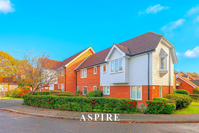 2 Bedroom Apartment For Sale In ***Ground Floor*** Video Presentation Inside - Wendover Gardens, Brentwood, CM13