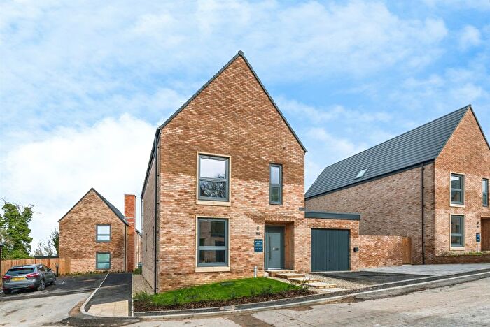 4 Bedroom Detached House For Sale In Blunsdon Hill, Blunsdon, Swindon, SN26