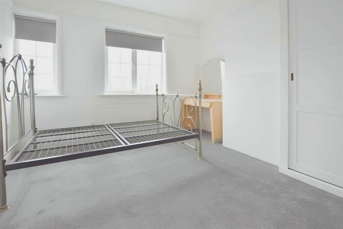 2 Bedroom Flat To Rent In Ballards Lane, London, N3