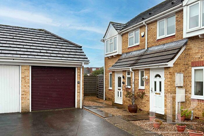 3 Bedroom Semi-Detached House For Sale In Brisbane Close, Crawley, RH11